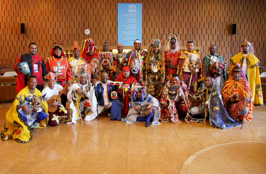 Los Diablos Danzantes de Corpus Christi de Venezuela en París. 2012. Foto Rafael Salvatore