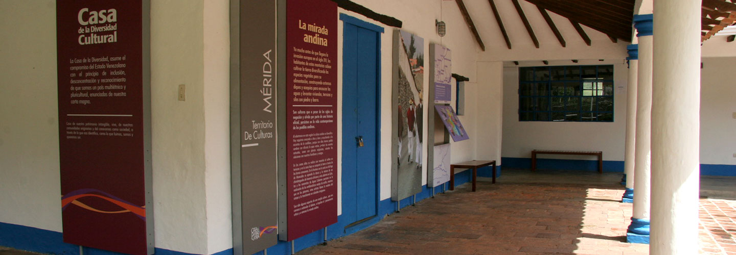 Patio externo de la Casa del Estado Mérida